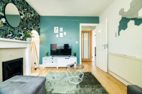 Spacious 6-Bed Home in Coventry, Warwick, West Midlands- Free Parking, Super Fast WiFi